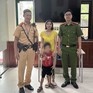 Hà Nội: CSGT kịp thời phát hiện, tìm được gia đình cháu bé đi lạc gần Hồ Tây