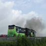 Xe khách bất ngờ bốc cháy trên cao tốc Pháp Vân - Cầu Giẽ
