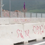 Quảng cáo trái phép tràn lan trên cao tốc Diễn Châu - Bãi Vọt