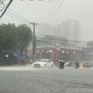 Nhiều tuyến phố tại TP Hồ Chí Minh ngập sâu sau mưa lớn