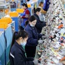 Kinh tế Trung Quốc tháng 4: Sản xuất tăng tốc, tiêu dùng chậm lại