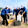Làm sạch biển hưởng ứng Tuần lễ biển đảo Việt Nam 2024
