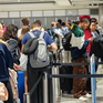 Toàn bộ sân bay ở Anh gặp sự cố đối với các cổng điện tử kiểm soát hộ chiếu